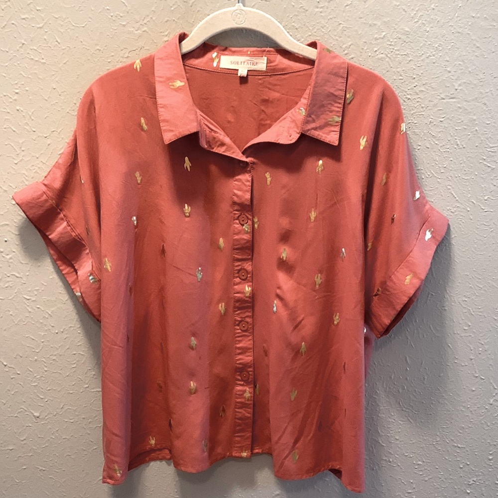 Solitaire Coral Button-Up Shirt with Gold Foil Detail